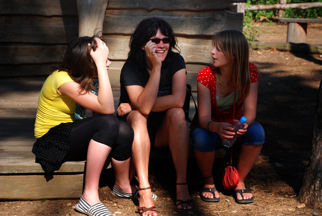 three_young_danish_girls_1280.jpg